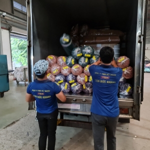 nhan-gia-cong-det-nhuom-cac-loai-vai-tai-tan-binh-tphcm